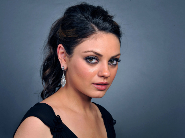 Talented actress Mila Kunis wallpaper 640x480