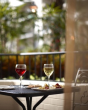 Sfondi Lunch With Wine On Terrace 176x220