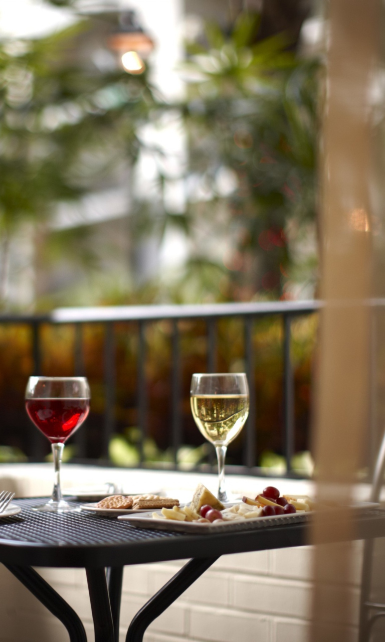 Fondo de pantalla Lunch With Wine On Terrace 768x1280