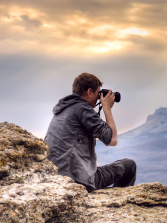 Das Photographer of Scenery Wallpaper 240x320