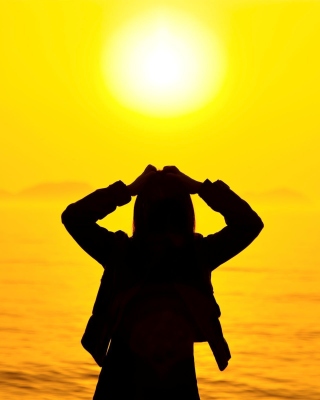 Girls romantic mood at sunset - Obrázkek zdarma pro iPhone 6