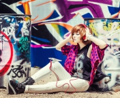 Das Graffiti Girl Listening To Music Wallpaper 176x144