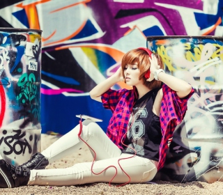 Graffiti Girl Listening To Music sfondi gratuiti per iPad Air