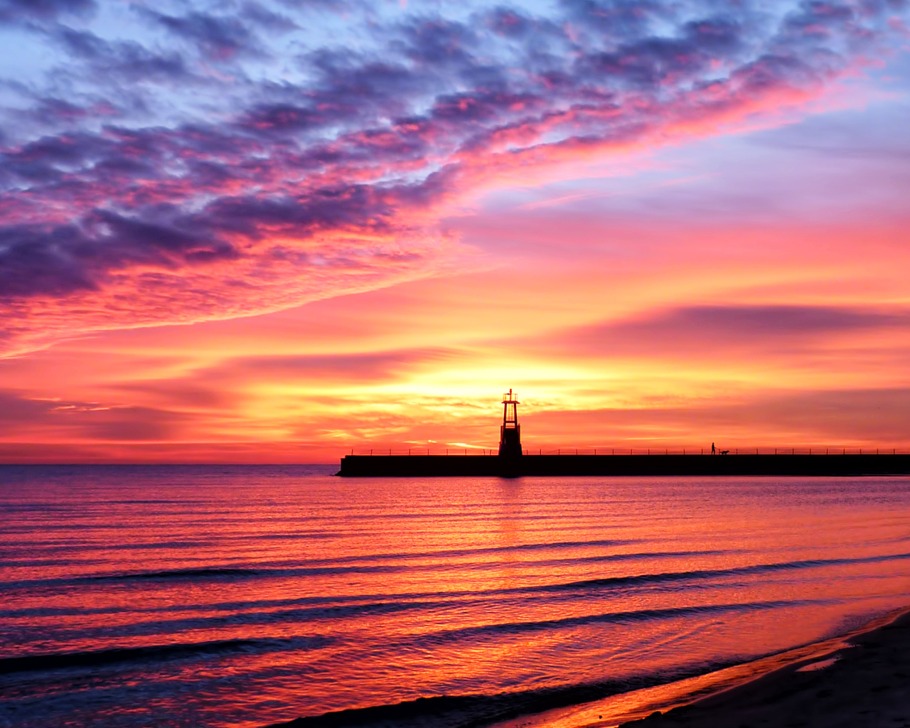 Lighthouse And Red Sunset Beach screenshot #1 1280x1024
