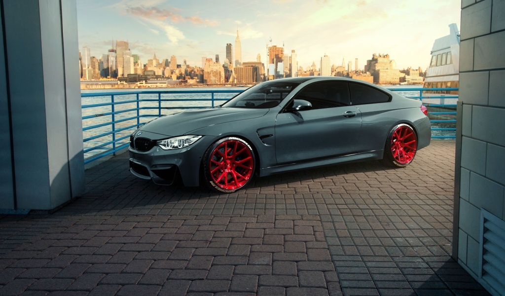 Fondo de pantalla BMW M4 Red Wheels 1024x600