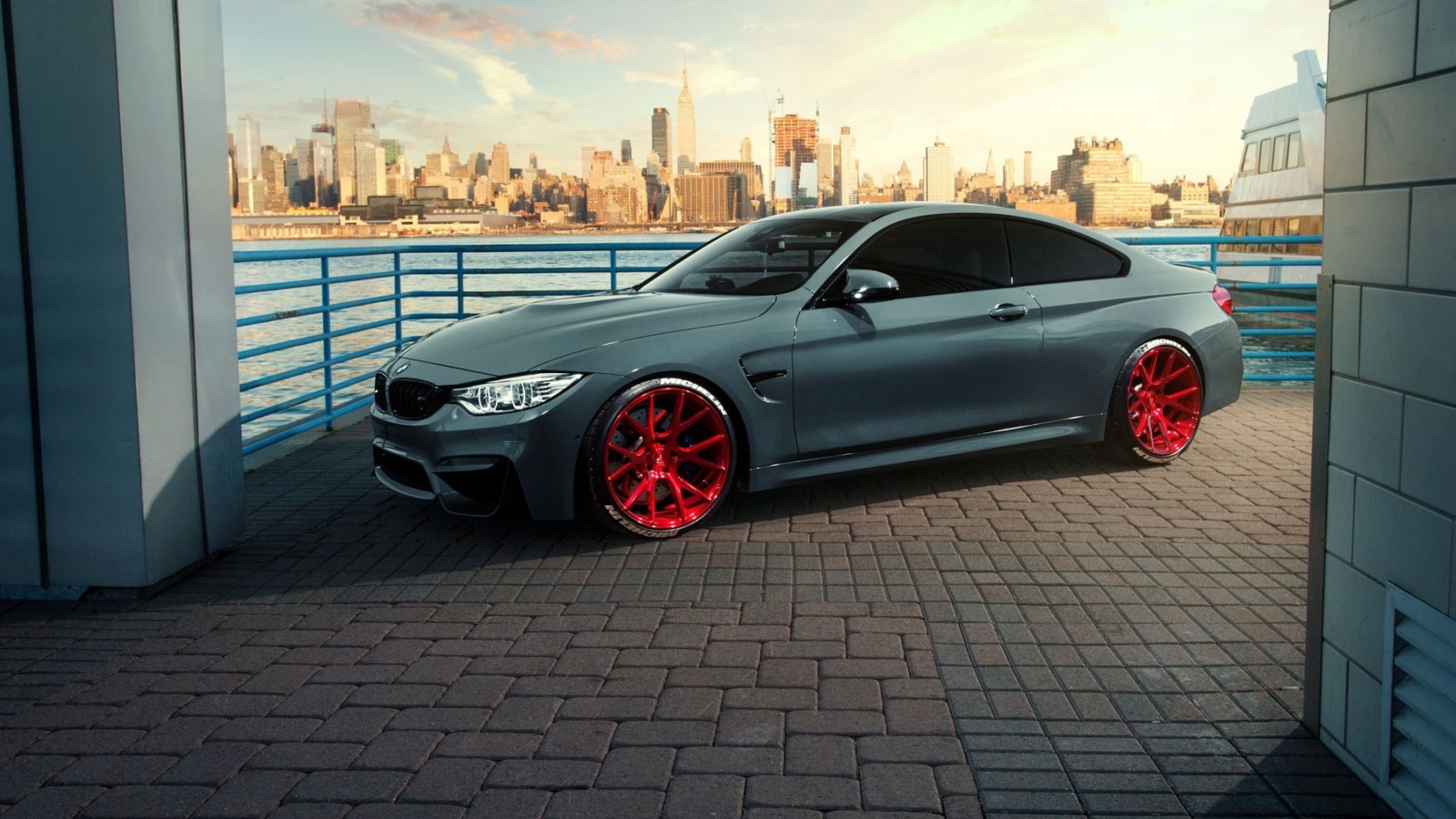 Sfondi BMW M4 Red Wheels 1600x900