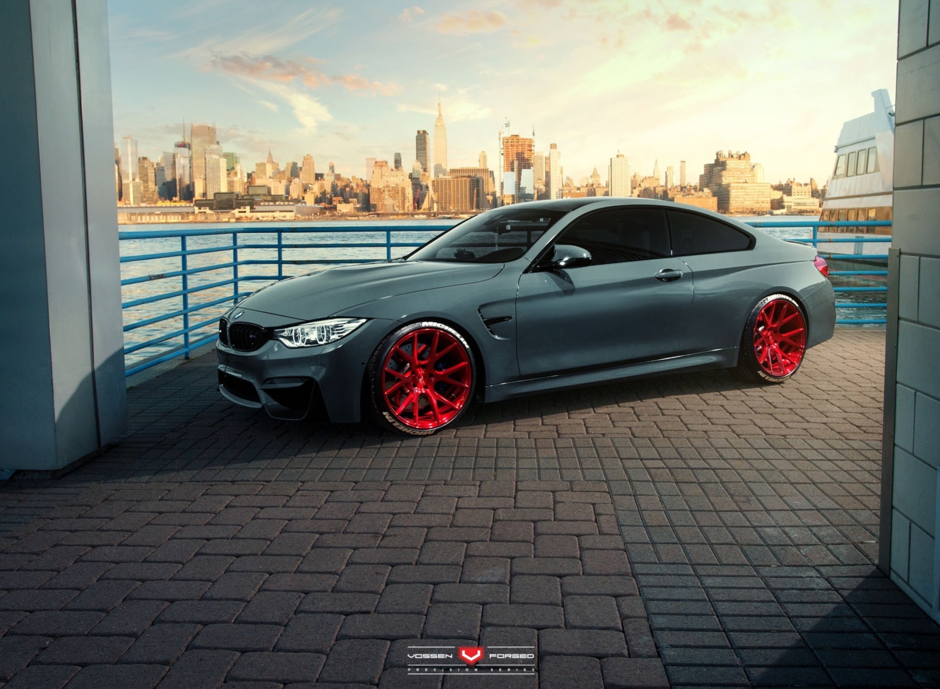 Fondo de pantalla BMW M4 Red Wheels 1920x1408