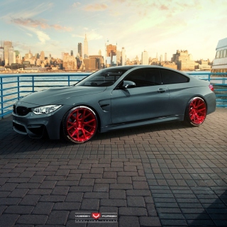 Kostenloses BMW M4 Red Wheels Wallpaper für 1024x1024