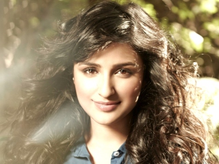 Parineeti Chopra 2013 screenshot #1 320x240