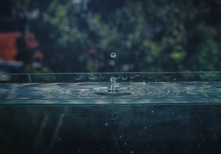Water Drop - Obrázkek zdarma pro Motorola DROID 3