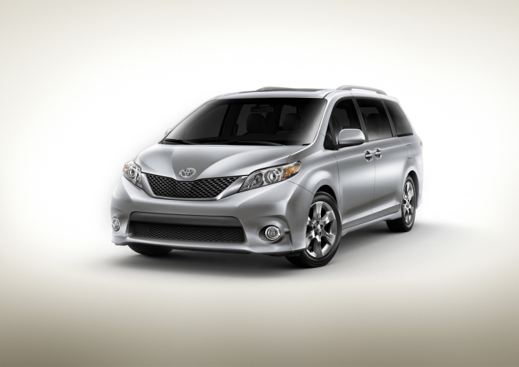 Обои Toyota Sienna