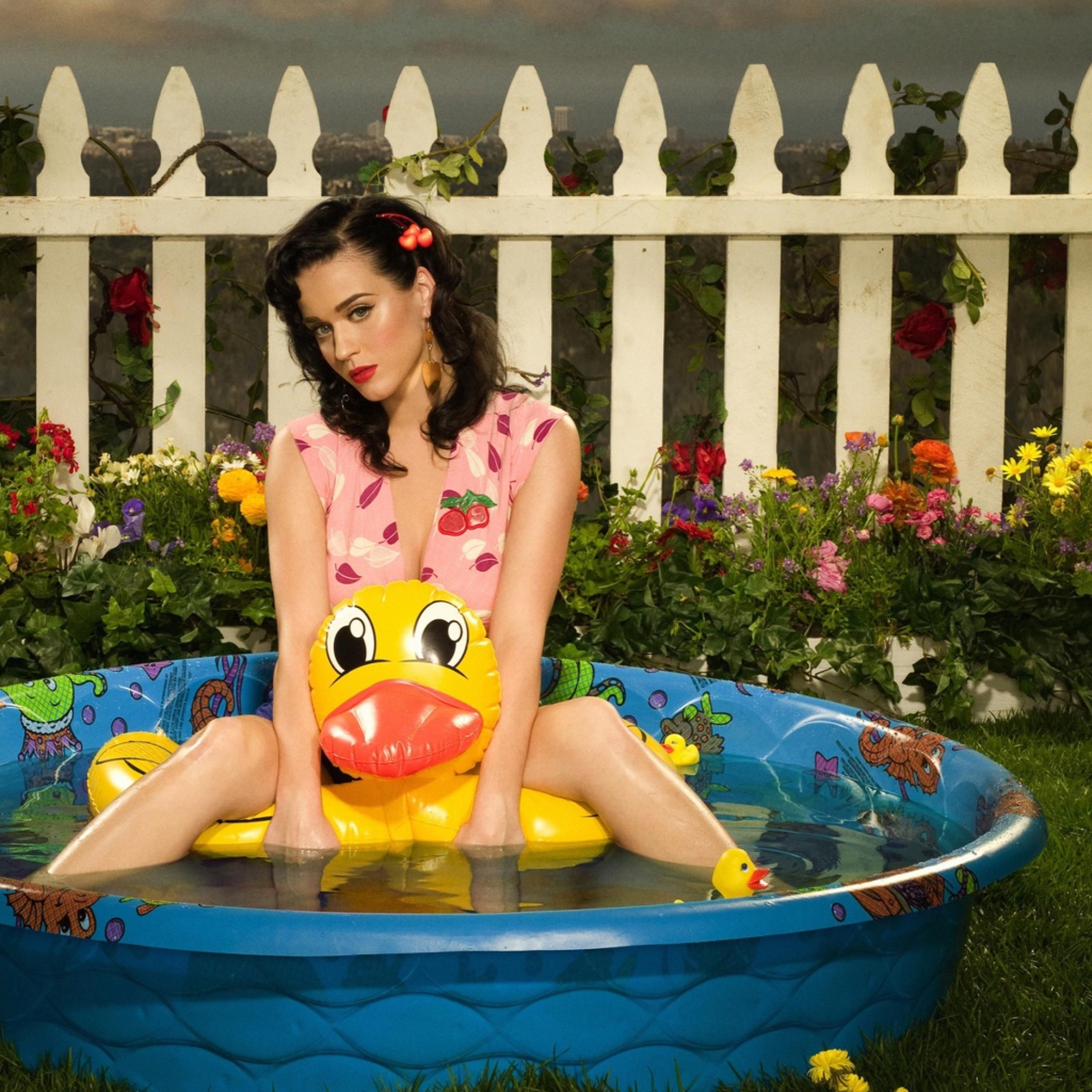 Das Katy Perry And Yellow Duck Wallpaper 1024x1024