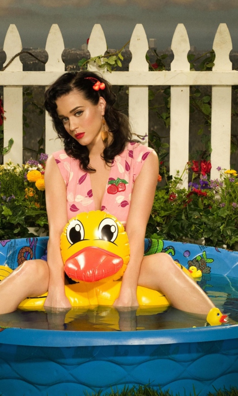 Обои Katy Perry And Yellow Duck 480x800