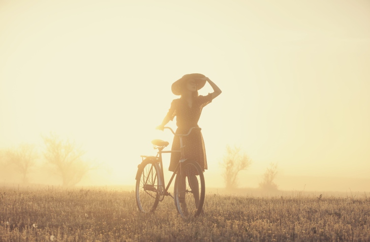 Sfondi Girl And Bicycle On Misty Day