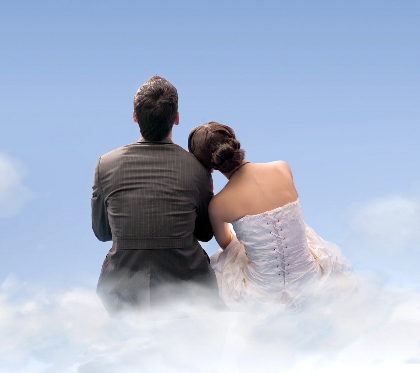 Fondo de pantalla Couple Sitting On Clouds 1440x1280