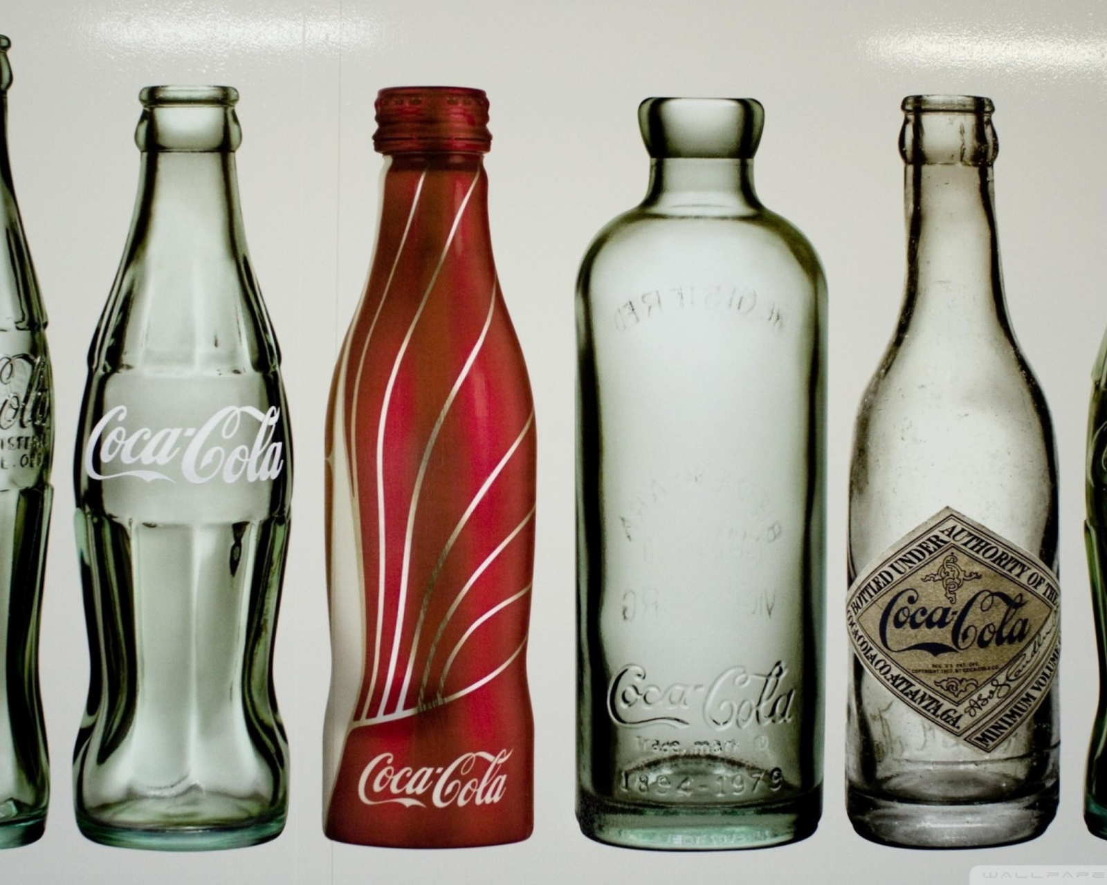 Обои Old Coca Cola Bottles 1600x1280