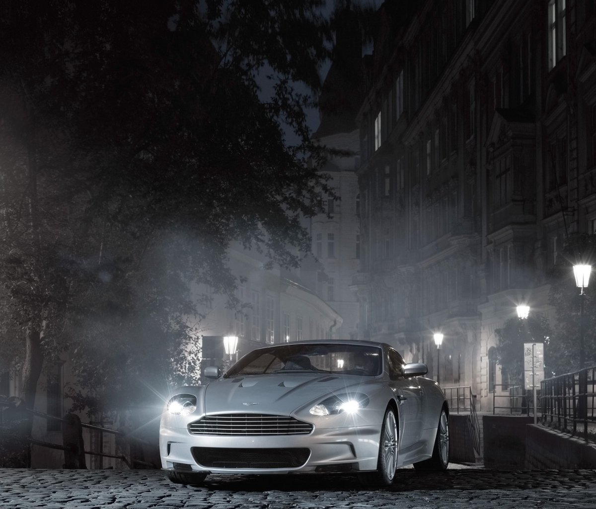 Screenshot №1 pro téma White Aston Martin At Night 1200x1024