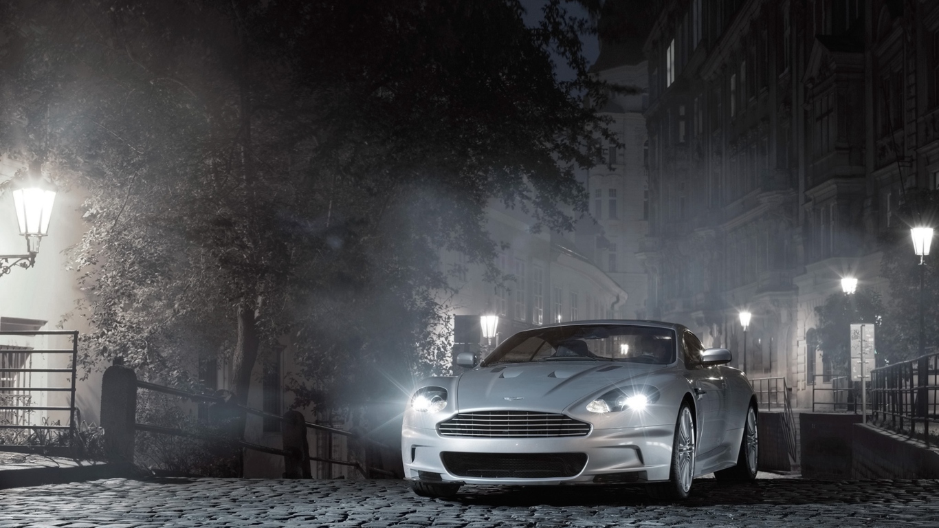 Обои White Aston Martin At Night 1366x768