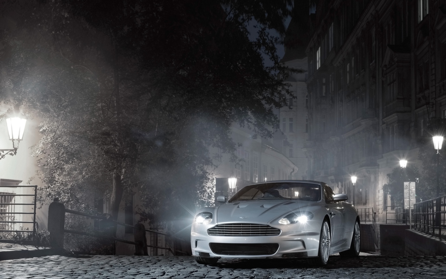 Fondo de pantalla White Aston Martin At Night 1440x900