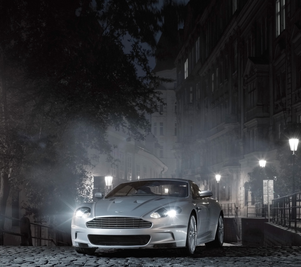 Fondo de pantalla White Aston Martin At Night 960x854