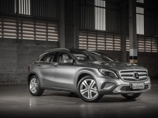 Mercedes Benz GLA screenshot #1 320x240