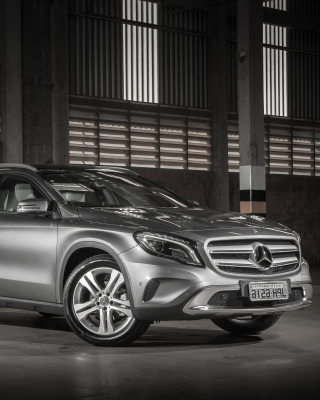 Mercedes Benz GLA - Obrázkek zdarma pro 320x480