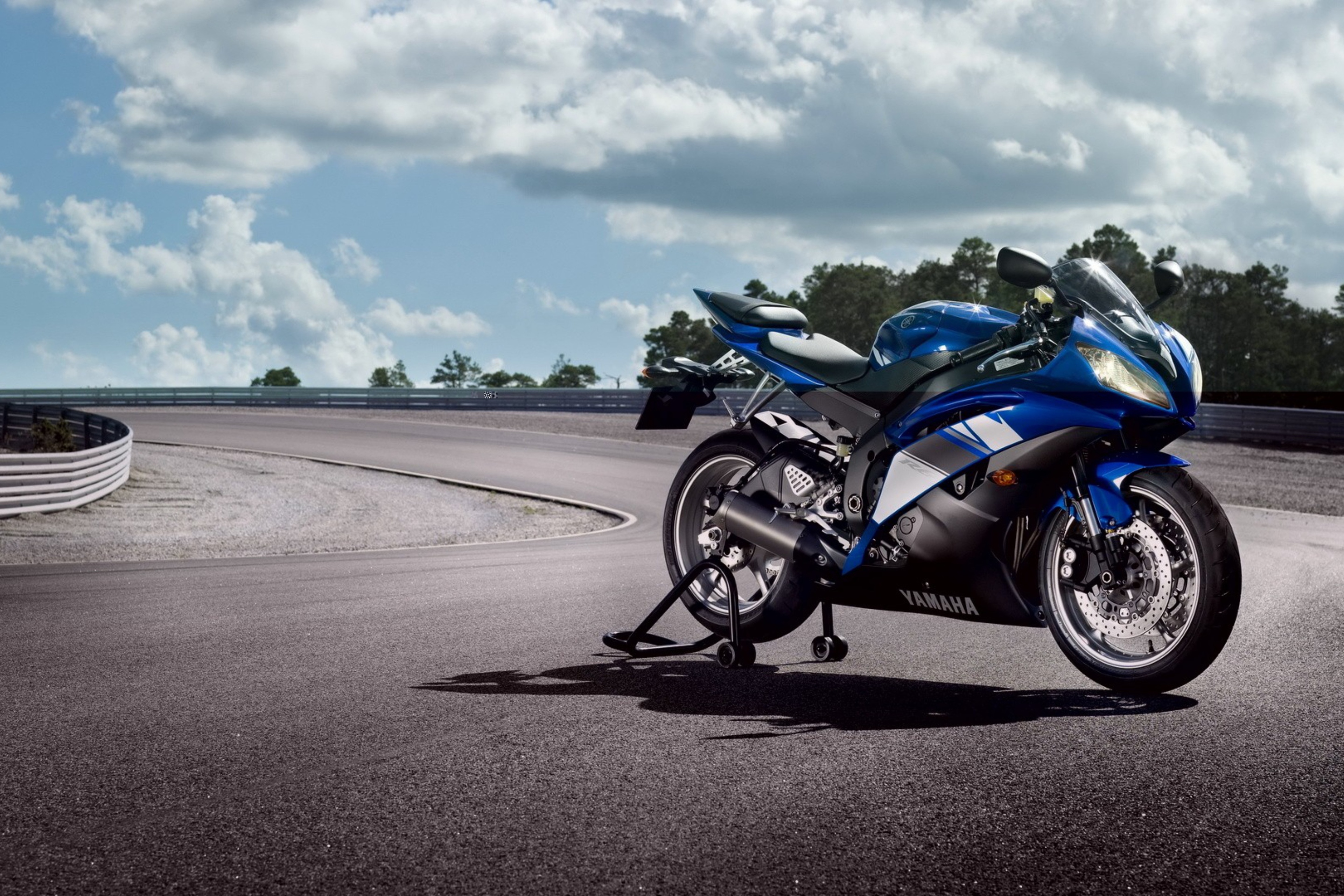 Screenshot №1 pro téma Blue Yamaha R6 2880x1920