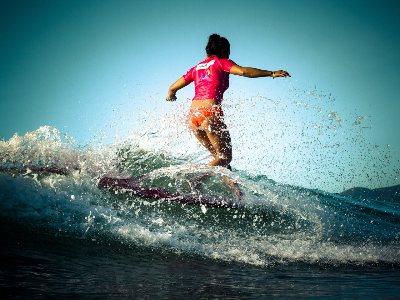 Das Colorful Surfing Wallpaper 1280x960