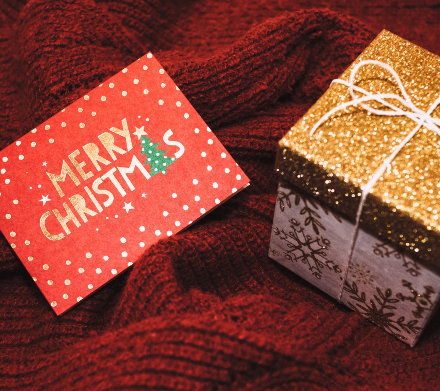 Fondo de pantalla Christmas Postcard and Gift 1440x1280