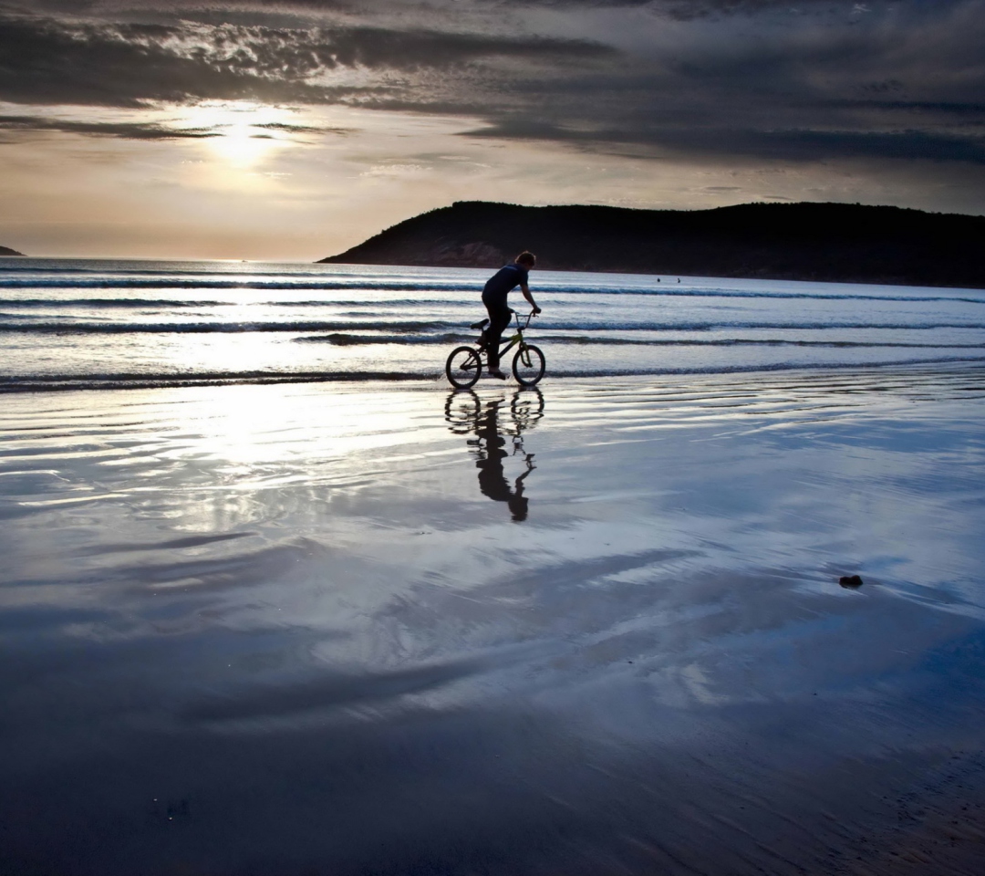 Fondo de pantalla Beach Bike Ride 1080x960