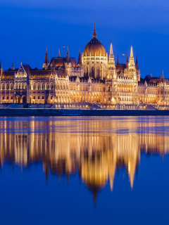 Fondo de pantalla Hungarian Parliament Building 240x320