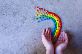 Rainbow In Your Hands - Obrázkek zdarma pro Samsung Galaxy Tab 3