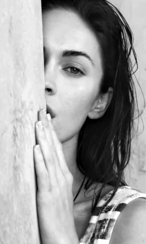 Das Megan Fox Black & White Wallpaper 480x800