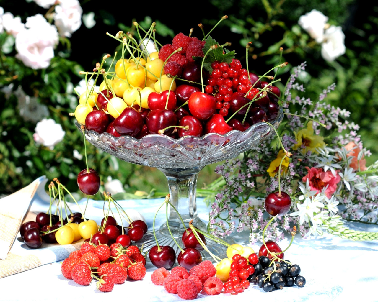 Sfondi Summer berries and harvest 1280x1024