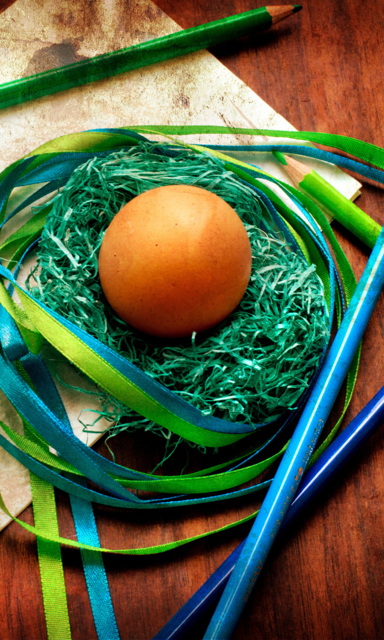 Обои Egg In Nest 768x1280