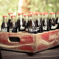 Sfondi Vintage Coca-Cola Bottles 208x208