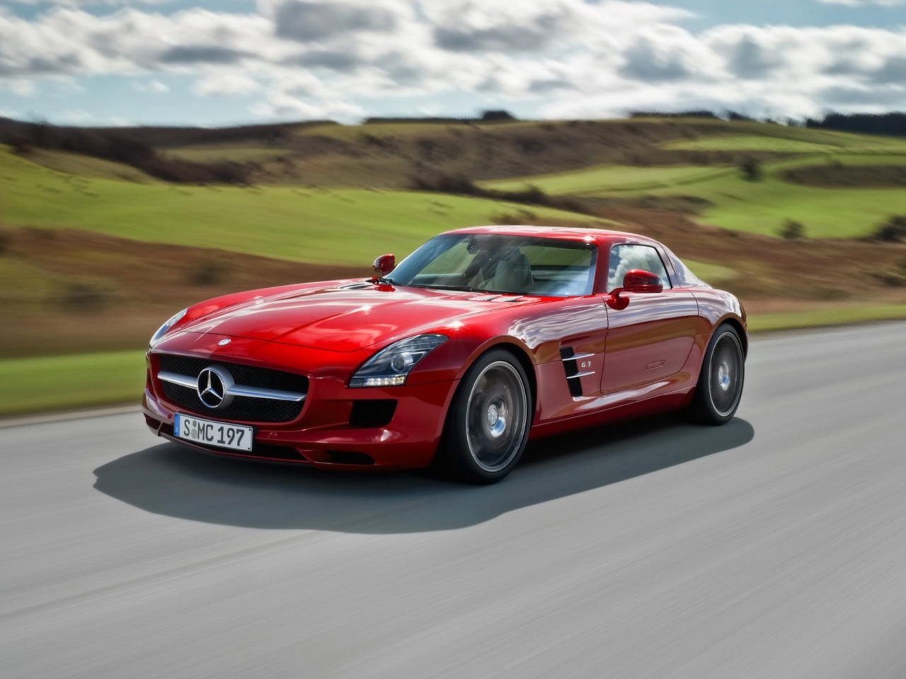 Screenshot №1 pro téma Red Mercedes Benz SLS AMG 1280x960