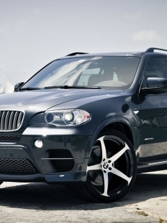 Das BMW X5 Wallpaper 240x320