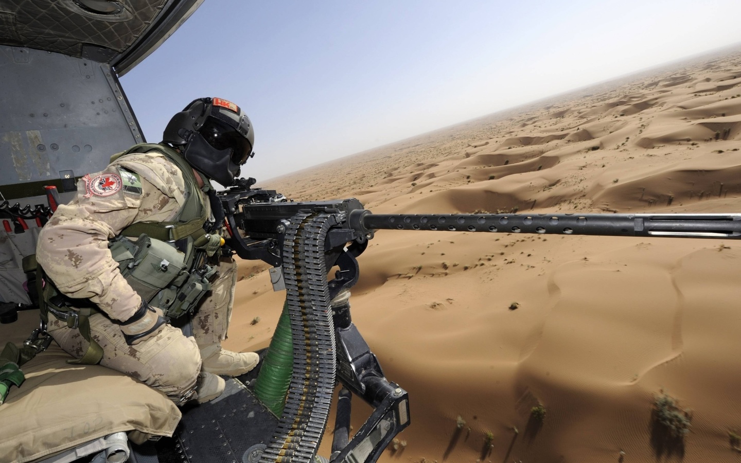 Machine Gun with Soldiers screenshot #1 1440x900