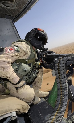 Screenshot №1 pro téma Machine Gun with Soldiers 240x400