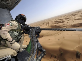 Screenshot №1 pro téma Machine Gun with Soldiers 320x240