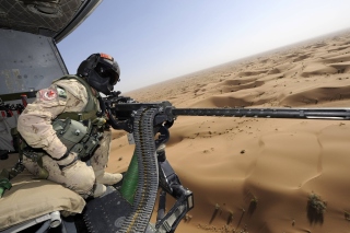 Kostenloses Machine Gun with Soldiers Wallpaper für Android, iPhone und iPad