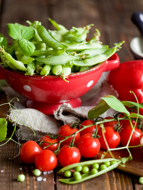 Screenshot №1 pro téma Red Cherry Tomatoes And Peas 480x640
