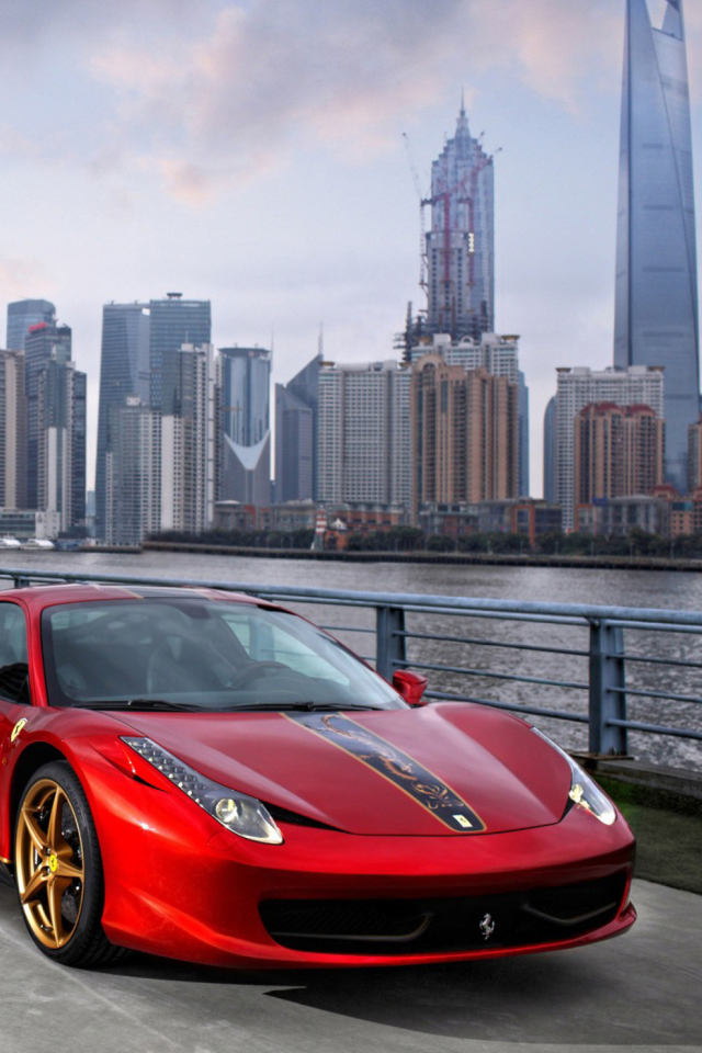 Das Ferrari In The City Wallpaper 640x960