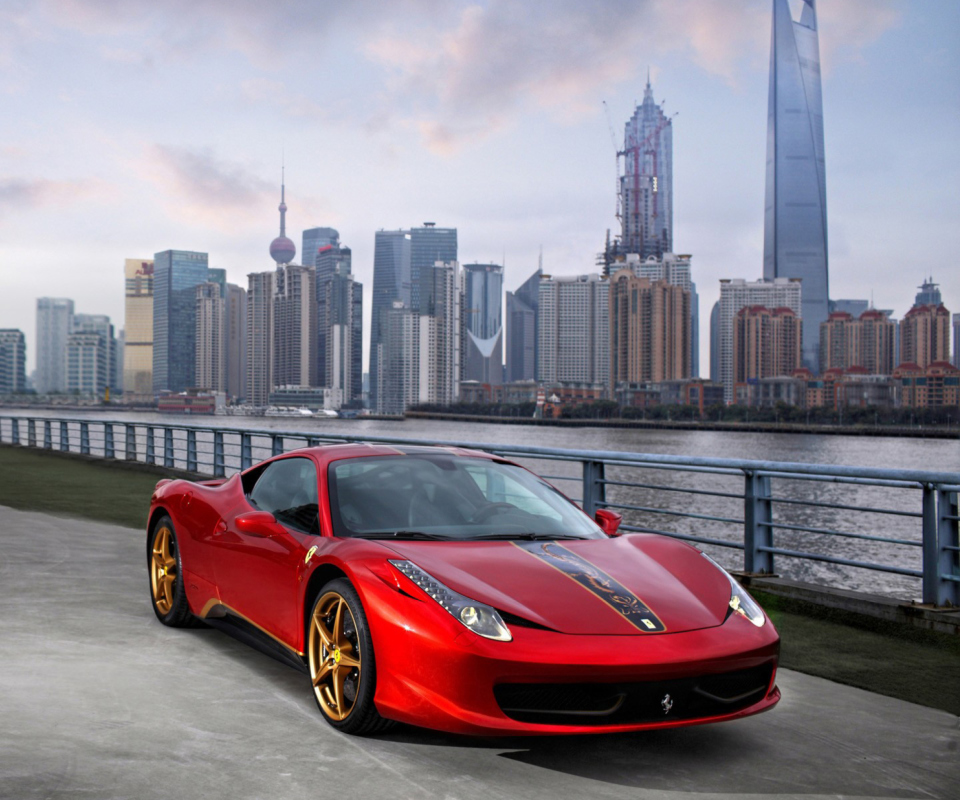 Обои Ferrari In The City 960x800