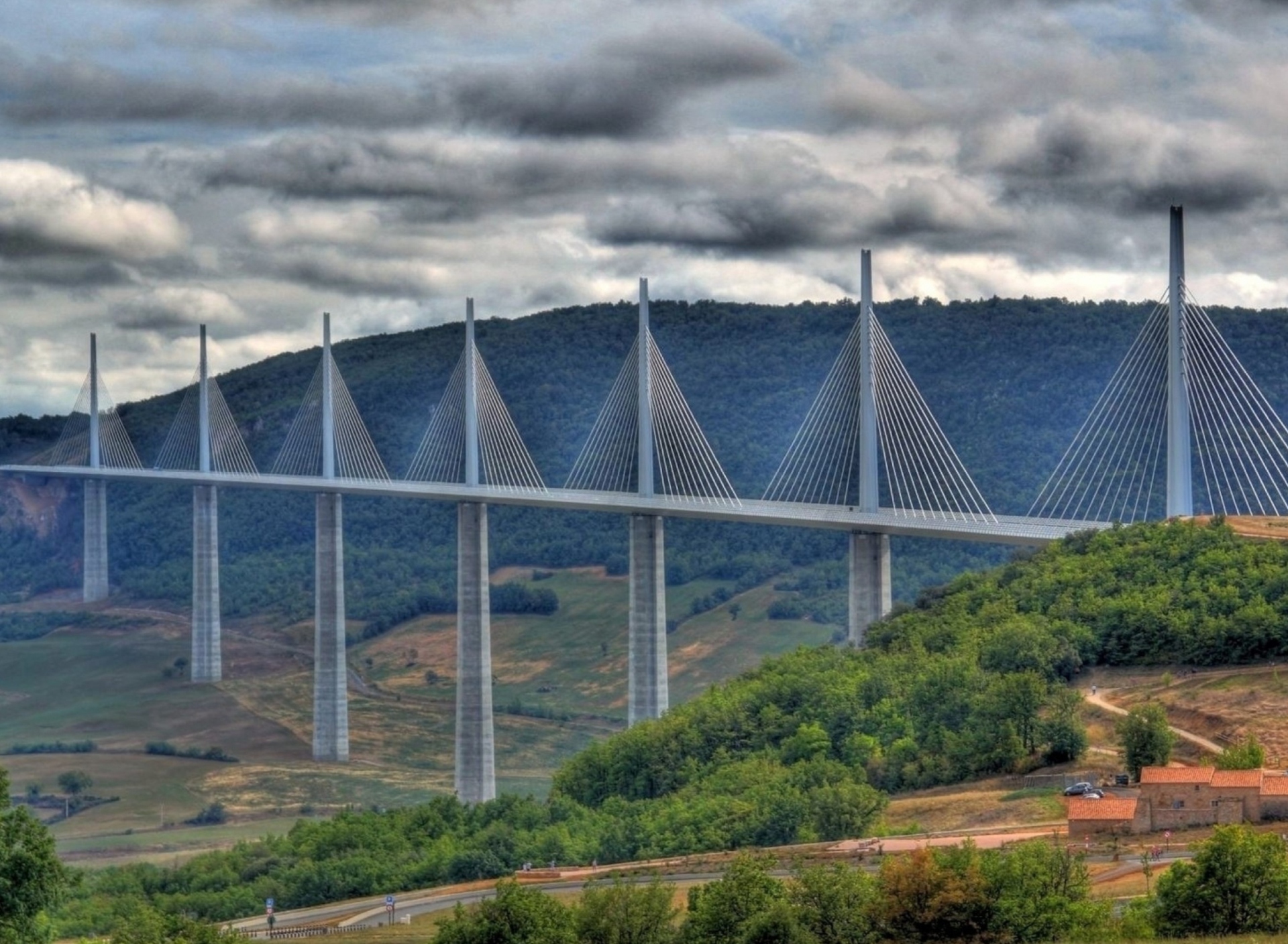 Screenshot №1 pro téma Viaduc De Millau In France 1920x1408