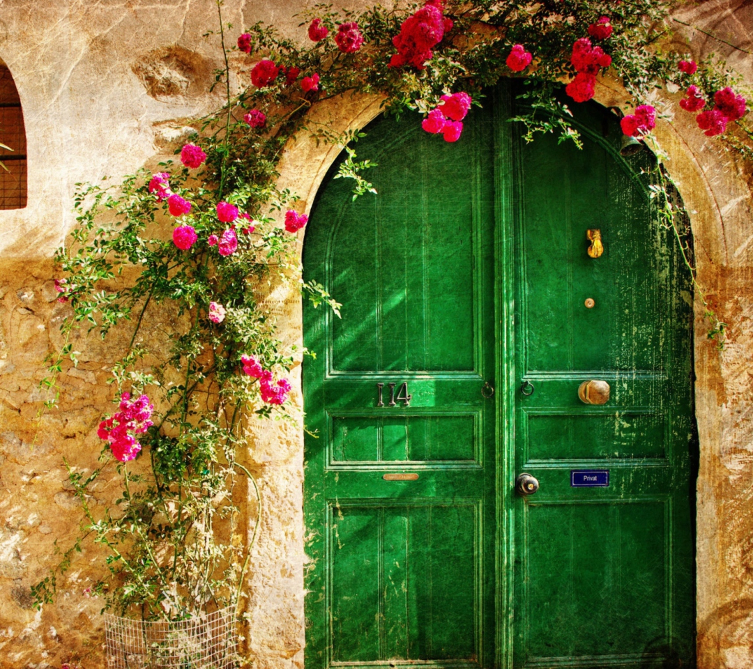 Das Picturesque Old House Door Wallpaper 1080x960