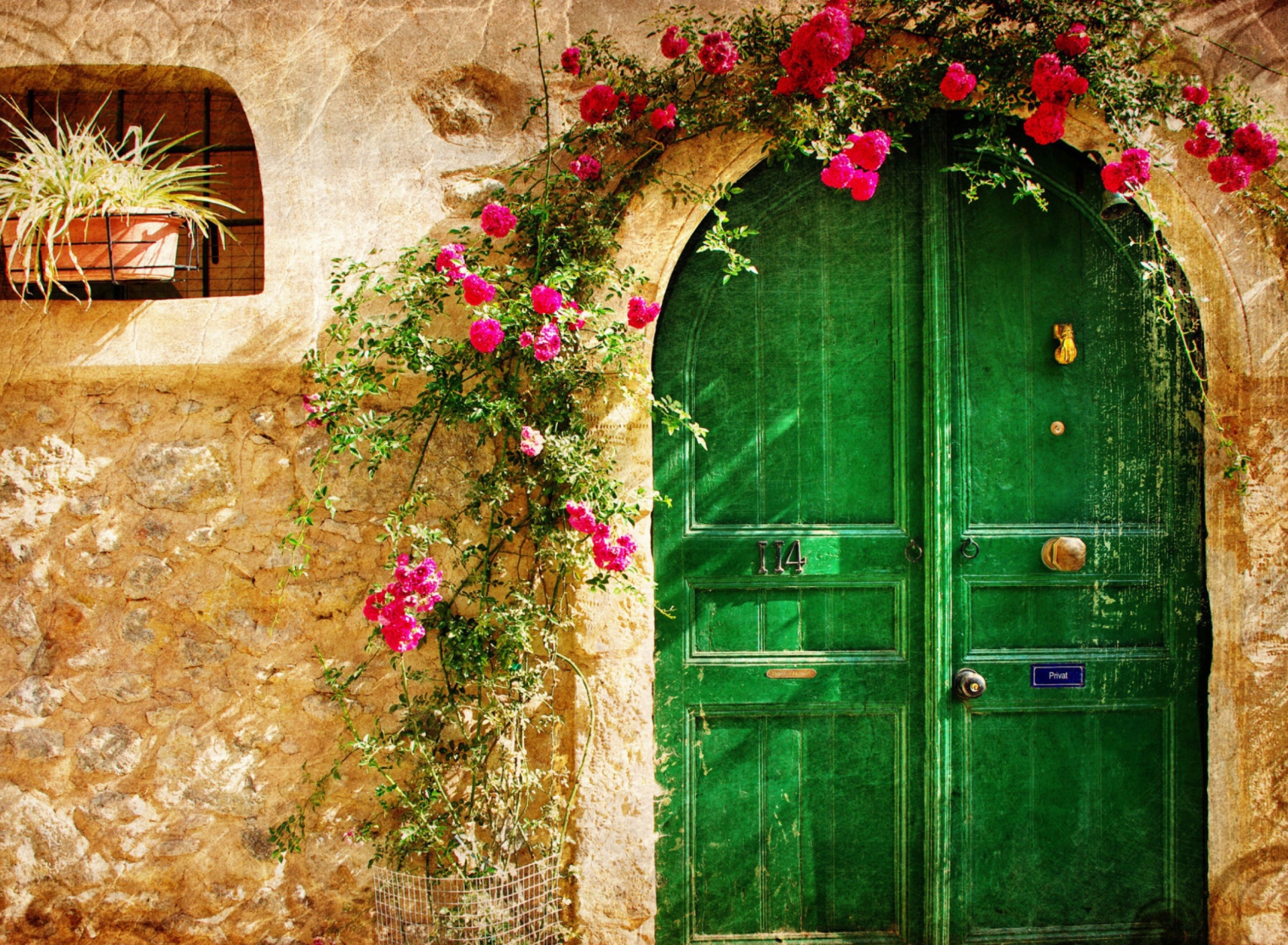 Picturesque Old House Door wallpaper 1920x1408