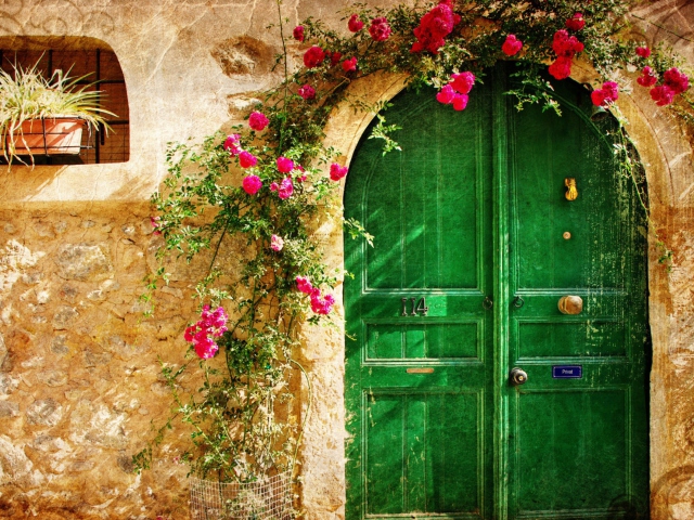 Picturesque Old House Door wallpaper 640x480