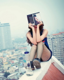 Screenshot №1 pro téma Girl With Book Sitting On Roof 128x160